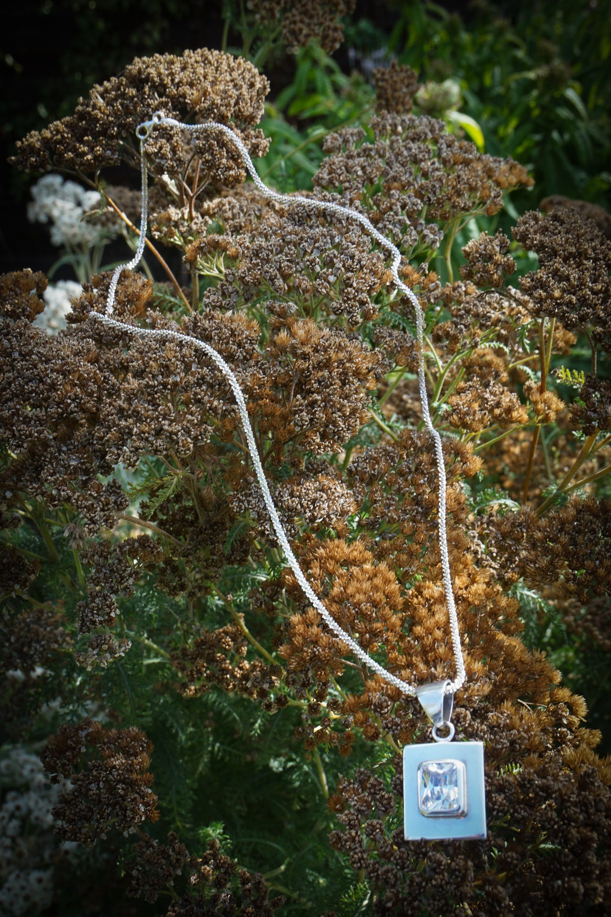Glittery silver necklace