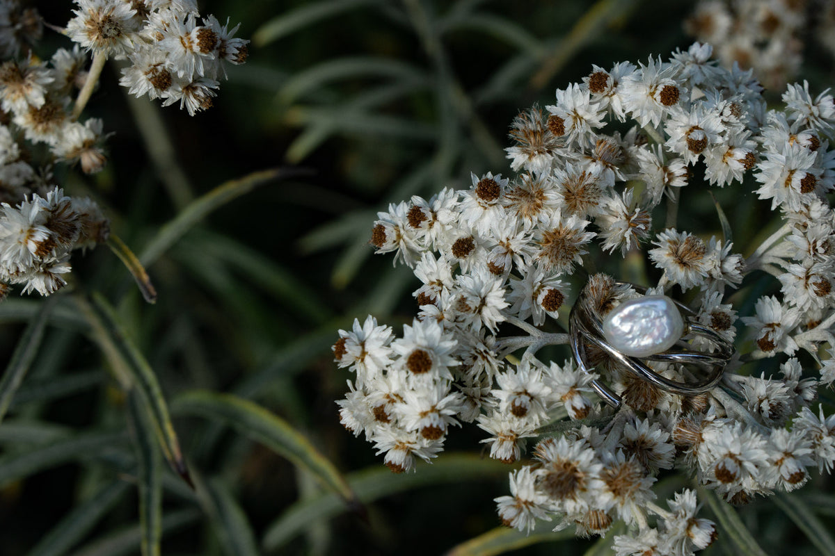 Pearl wave ring
