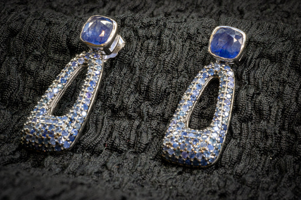 Sapphire 925 set detail photograph