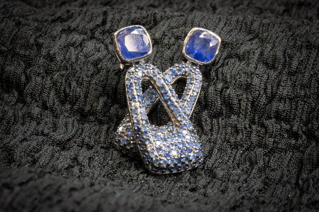 Sapphire 925 set detail photograph