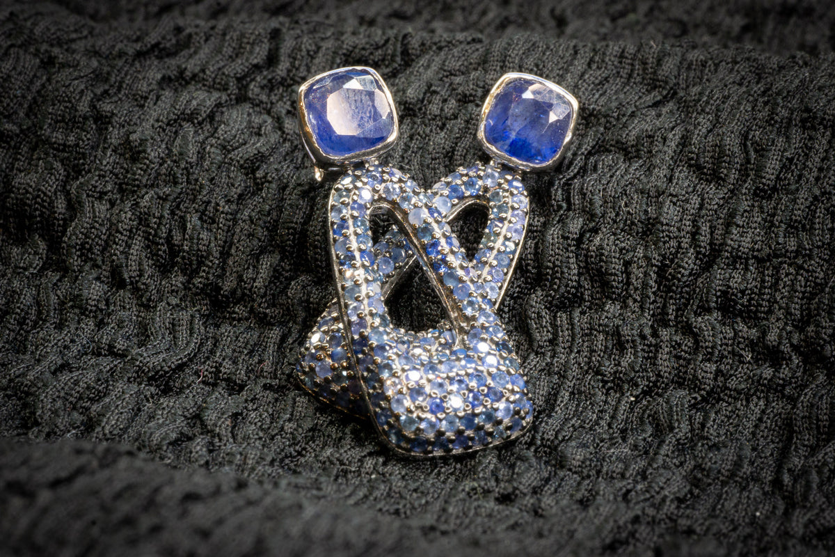 Sapphire 925 set detail photograph