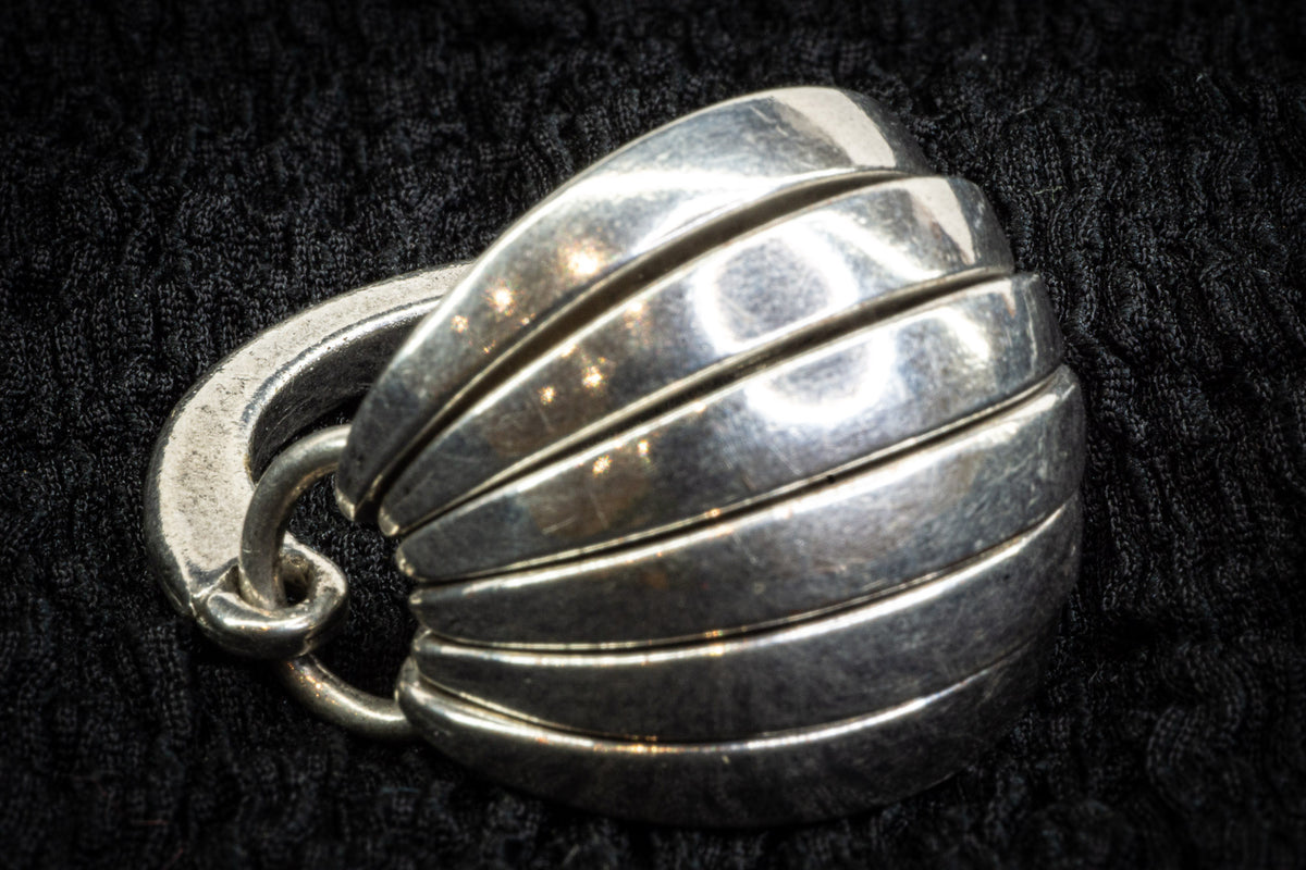 Articulated armadillo ring