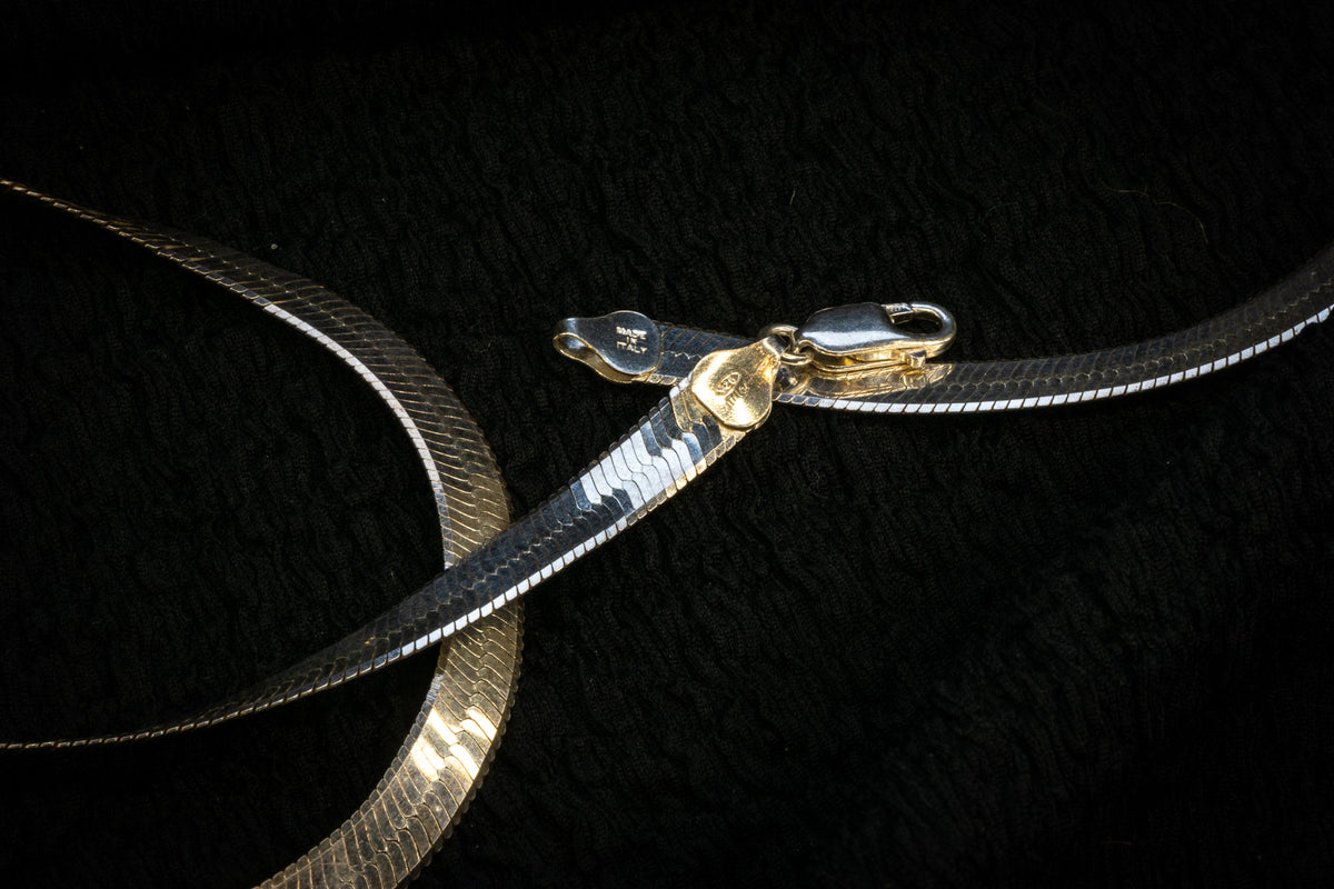 Thick strand herringbone necklace detail photograph