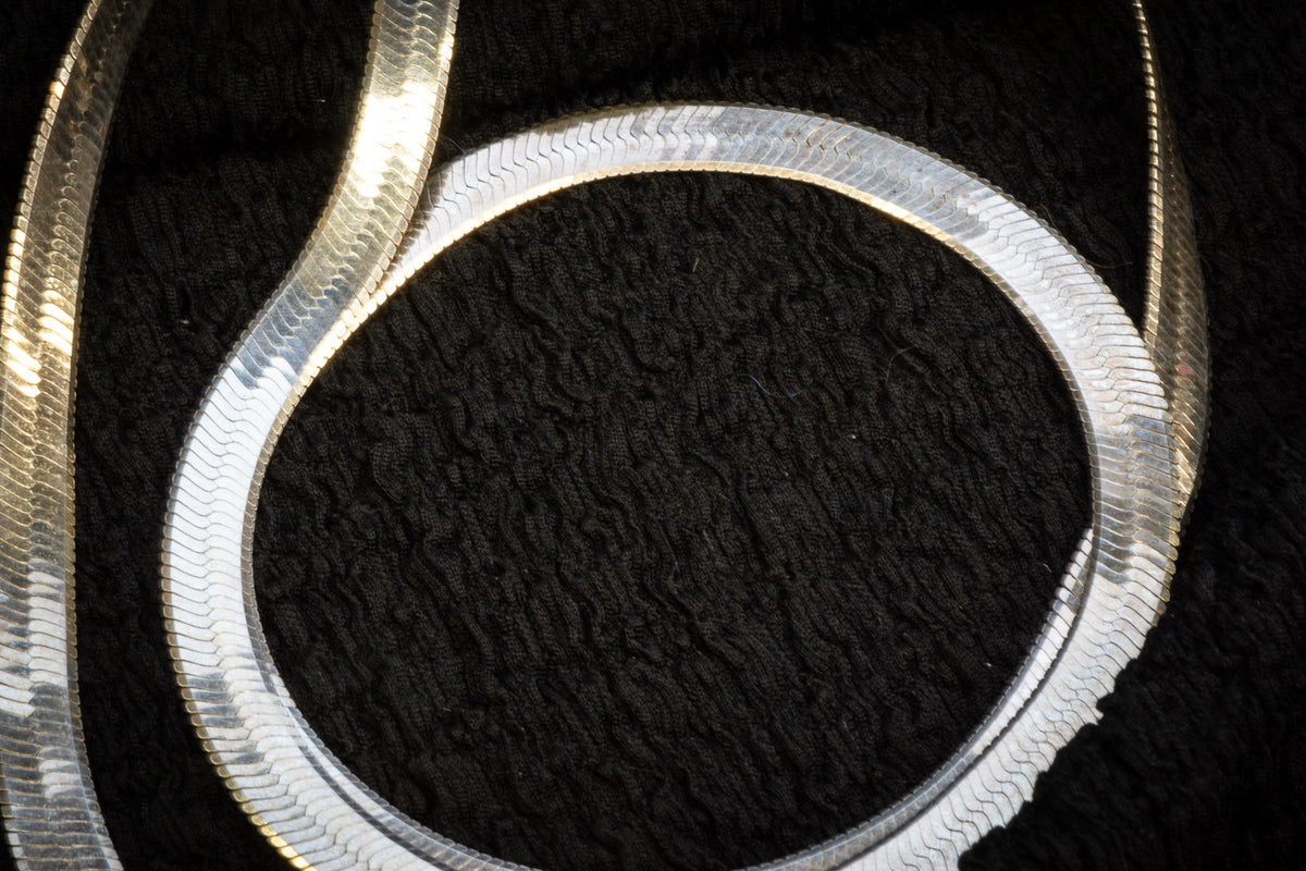 Thick strand herringbone necklace detail photograph