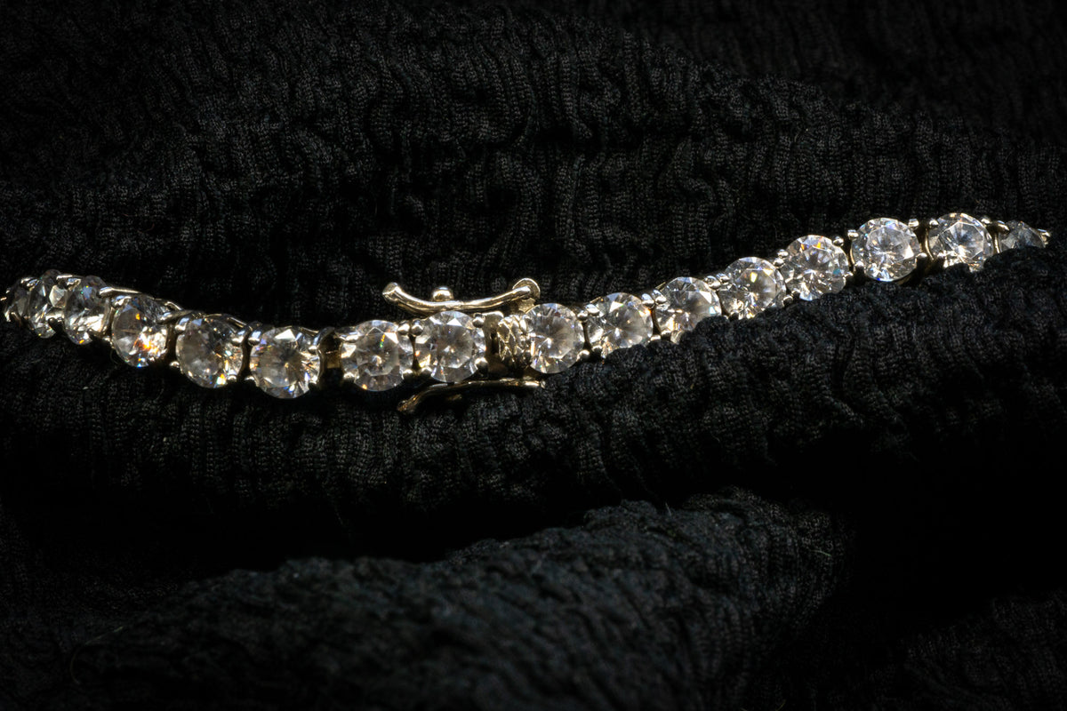 925 CZ tennis bracelet detail photograph