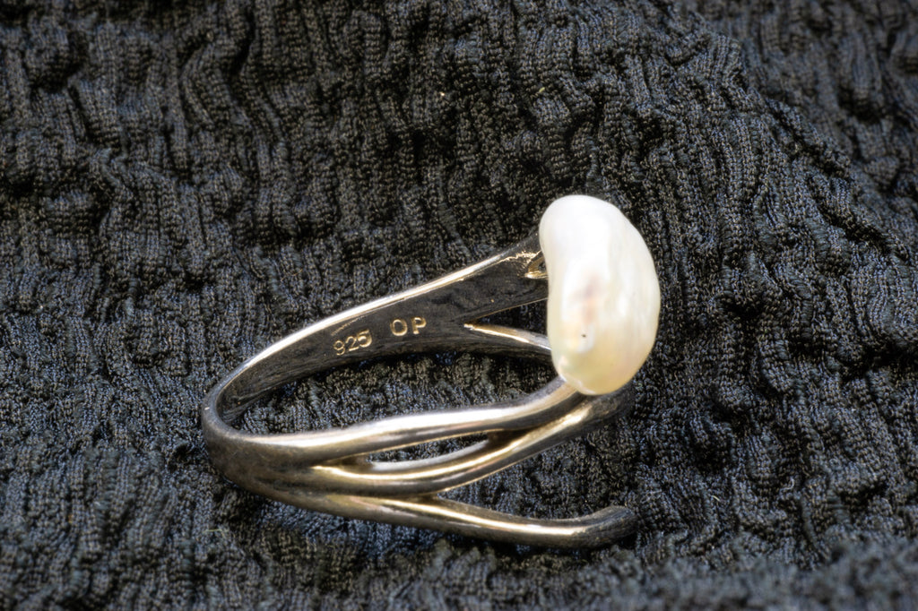 Pearl wave ring detail photograph